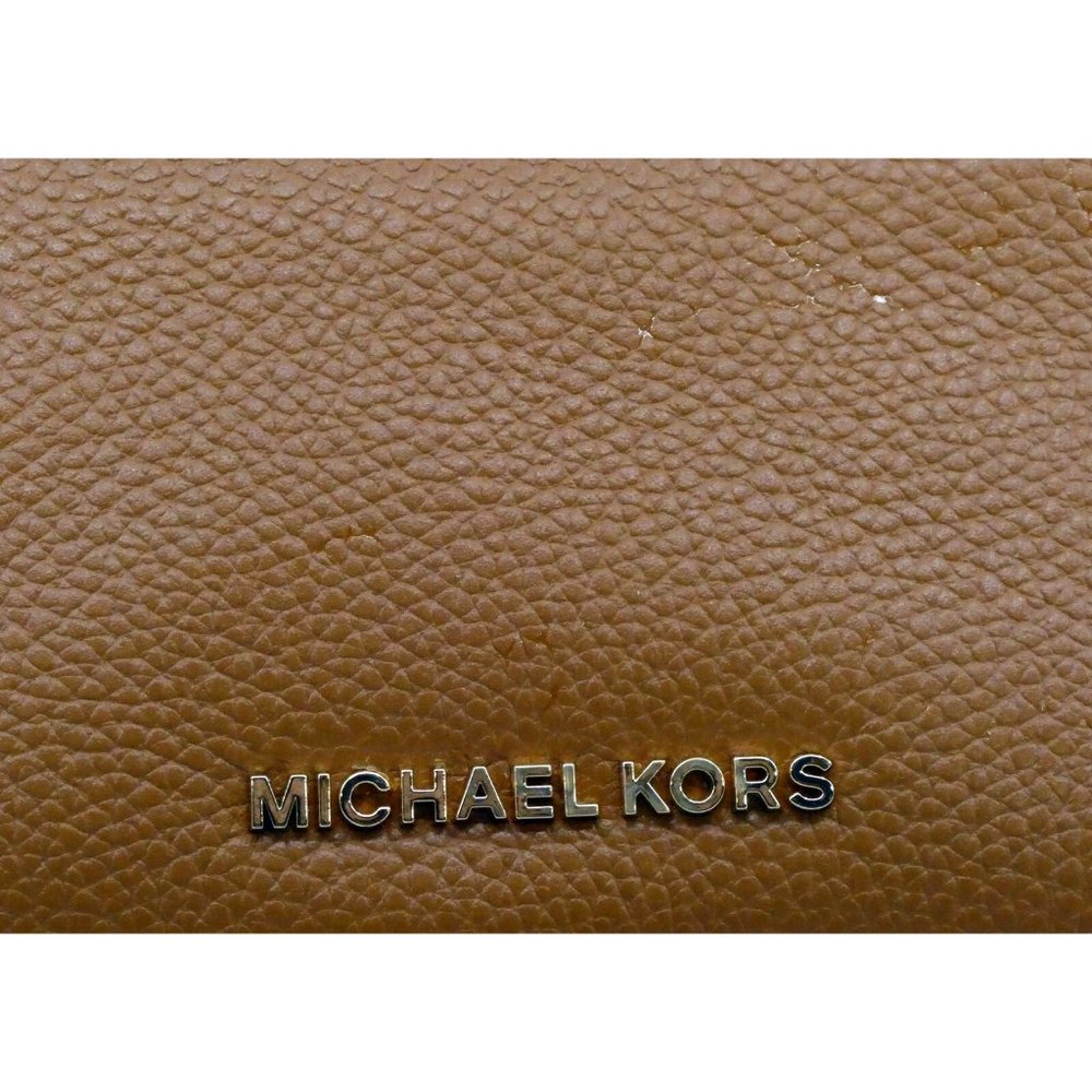 New Michael Kors Convertible Leather Camera Bag in - Picture 2 of 5